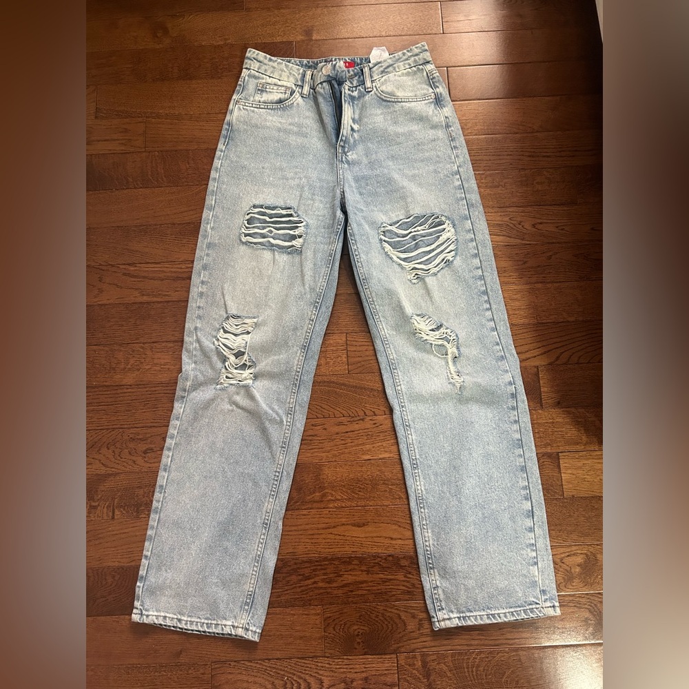 GUESS light blue ripped jeans. Size US 28